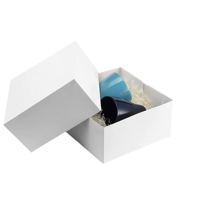 Weiße quadratische Geschenkverpackung aus Karton, Kraftpapierverpackung