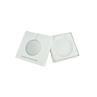 Kartonverpackung für Ladegeräte mit Kunststoffverpackung und UV-Logo