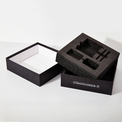Mehrfachverwendbares Custom Logo gedruckt Elegant Schwarzes Kartonfach mit Schaumstoff Kosmetikparfüm Geschenkprodukt Verpackung Papierkartons