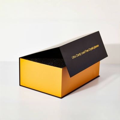 Luxusmagnetische Verpackungskiste mit Gold-Stempel-Logo und Spot UV-Finish
