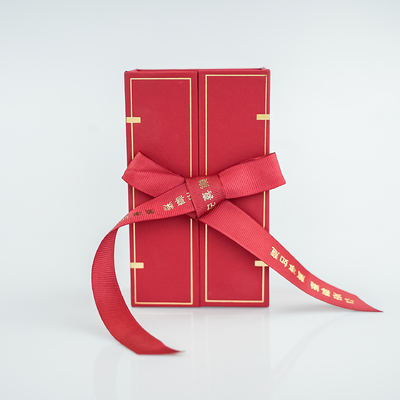 Personalisierte Geschenkboxen Papierverpackung Doppeltür-Öffnung Halskettenverpackung Schmuckschatulle mit Schleife